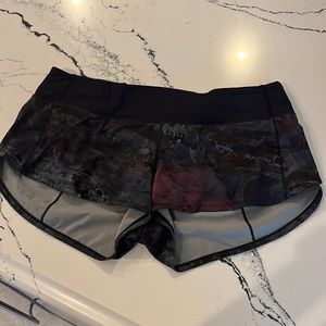 Lululemon Soeed up shorts, sz 8, low rise, 2.5”